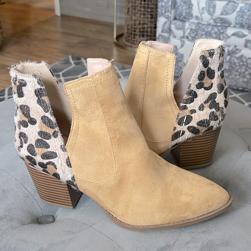 ANKLE BOOTS BY ZBY SIZE 6.5